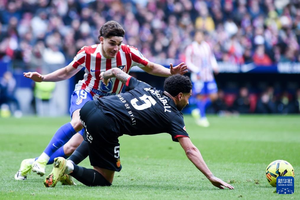 COSPLAY图赏：樱花妹COS《蔚蓝档案》康娜 死库水泳衣难掩肉感身材